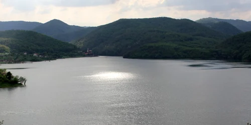 lacul cincis hunedoara foto daniel guta adevarul