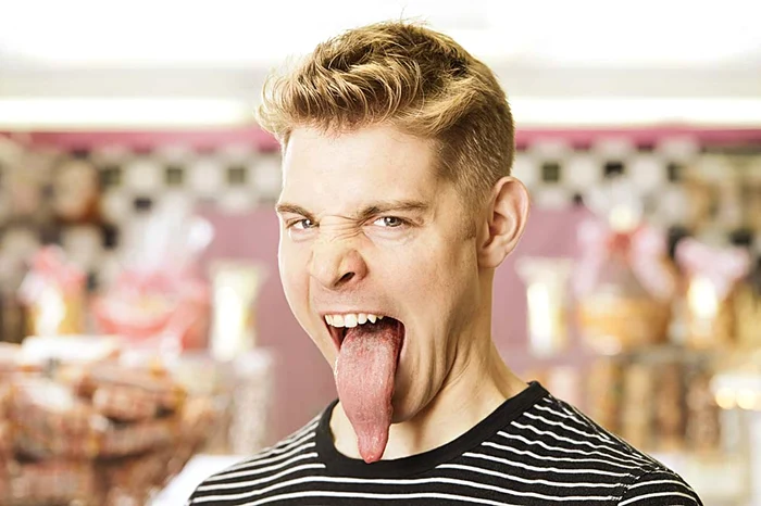 
    Nick Stoeberl  (22 de ani) are  cea mai lungă limbă, de 10,1 centimetri  