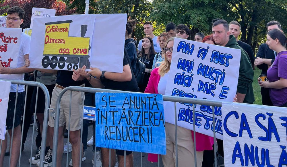 Protest al studenților la Gara de Nord. Biletul de tren care s-a viralizat 