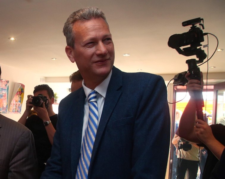 Un fost europarlamentar britanic riscă pușcăria. El a recunoscut că a primit mită de opt ori pentru declarații pro-Rusia