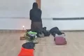 În garajul lui Pomohaci, rugăciunea se face prin rotaţie, femeile care recită psalmi se schimbă din oră în oră jpeg