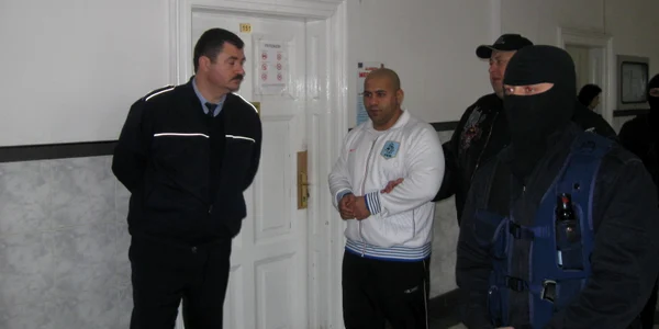 Gheorghe Beleiu (cu şapcă neagră) a venit astăzi la audieri