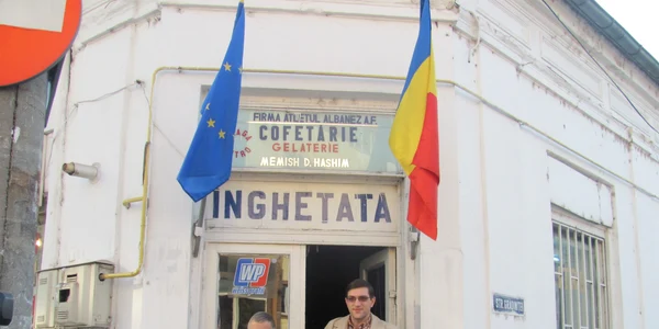 Hashim Memish (foto stânga) alături de nepotul său, Djemal Memish