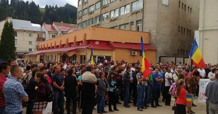 Oamenii din Cîmpeni protestează din nou împotriva investiţiei de la Roşia Montană