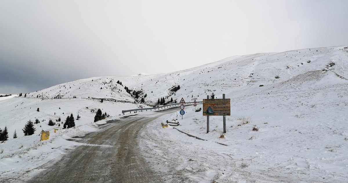 Viscol și ninsori la munte: trasee montane închise temporar