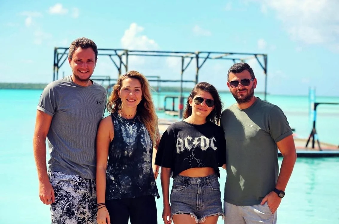 Alături de ceilalți colegi  reporteri de la Survivor