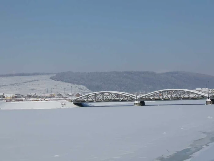 Lacul de acumulare a înghețat