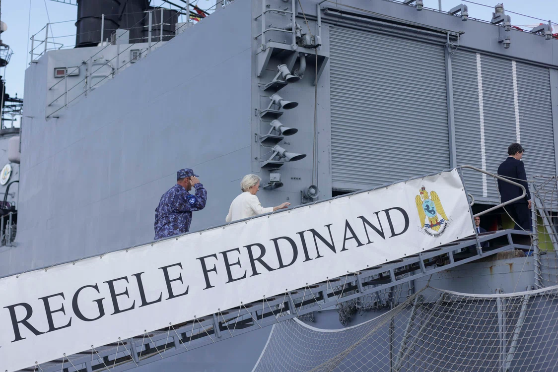 Vizita preşedintei Comisiei Europene Ursula Von Der Leyen pe fregata Regele Ferdinand, în portul Constanța. FOTO Inquam Photos / George Calin