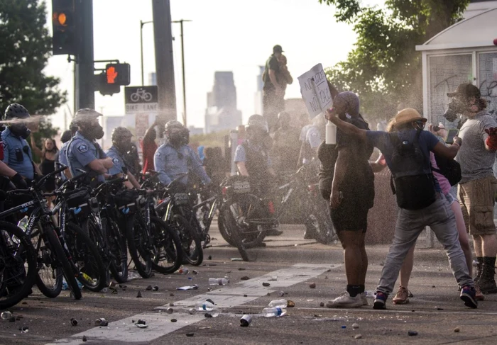 Violenţe la Minneapolis FOTO AFP