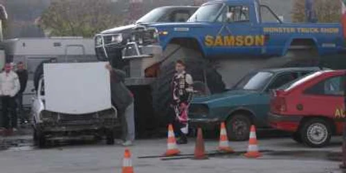 Cascadorii de la “Stunt Cars & Monster Truck” îi aşteaptă pe suceveni la show