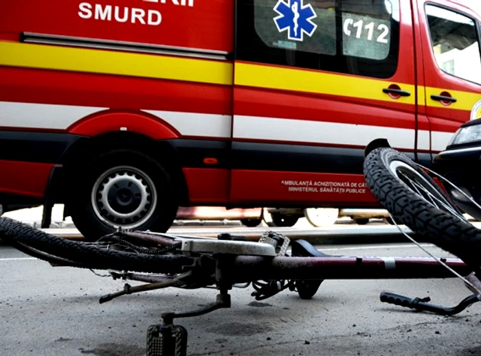 A acroșat cu mașina un biciclist și a plecat de la locul accidentului Foto: ISU