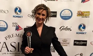 Impresara a purtat o ţinută sobră şi foarte elegantă jpeg