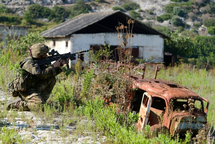 insula sazan exercitii militare FOTO Petty Officer