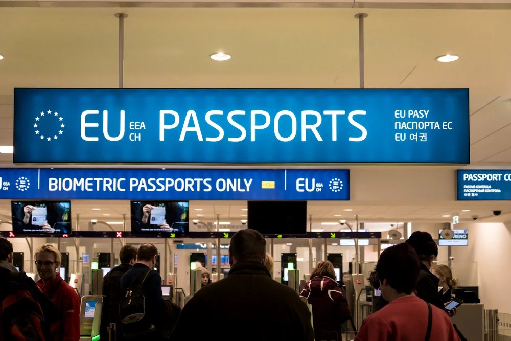 Aeroporturile din București vor trece instantaneu la operarea în sistem Schengen. Avantajele călătorilor