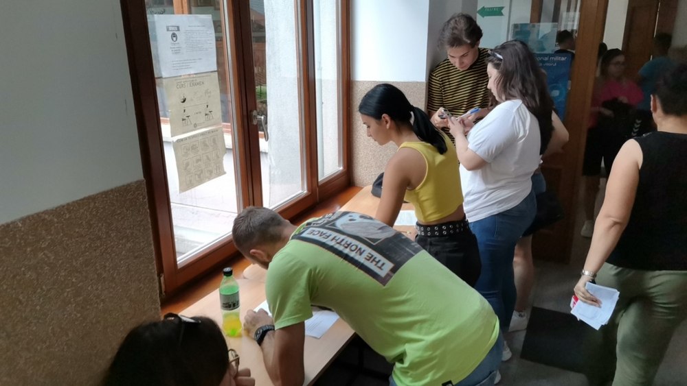 Înscrierea la BAC, aproape imposibilă. „Îi primim și vedem ce facem după. Să nu ne batem joc de părinți și copii!” 