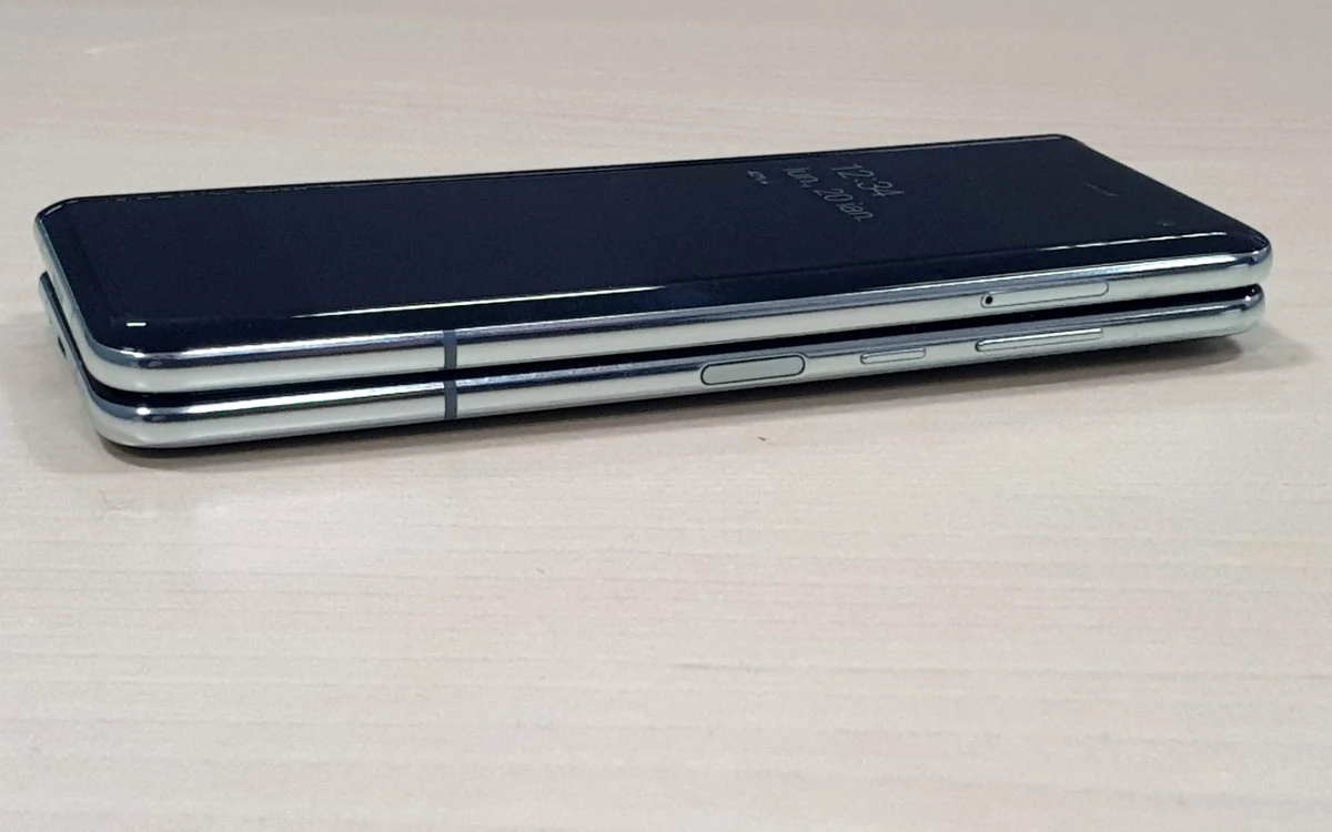 Samsung Galaxy Fold  senzor amprenta FOTO Adrian Pogîngeanu