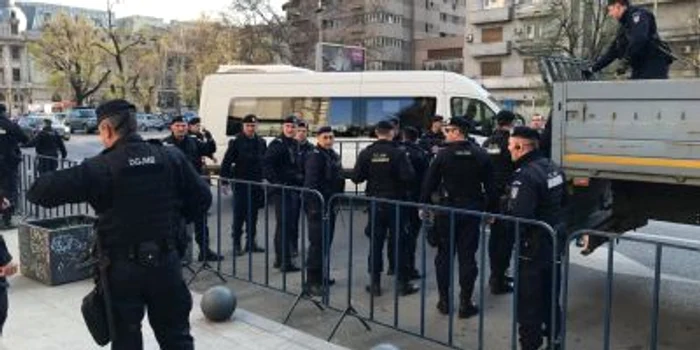 Jandarmi Piata universitatii FOTO Laurentiu Sirbu