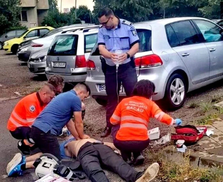 Bărbatul aflat în stare de inconştienţă a primit îngrijiri medicale la faţa locului FOTO Europol