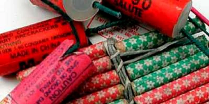 Petardele au fost confiscate, iar comercianţii s-au ales cu dosar penal