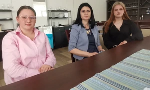 flori comanescu (st), prof  Dorina Dita și Ileana Bucica   foto alina mitran jpg