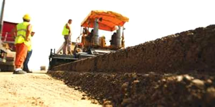 Austrada va fi funcţională cel mai devreme în 2012