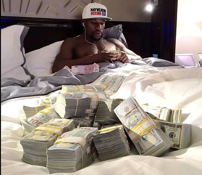 Floyd s-a fotografiat alături de maşinile pe care le deţineFoto Arhivă Personală