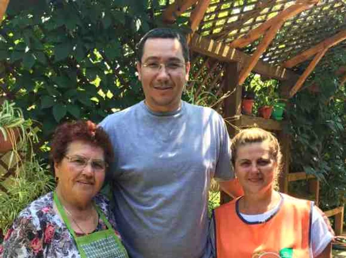 
    Premierul se relaxează în Delta DunăriiFoto: Arhiva personală  