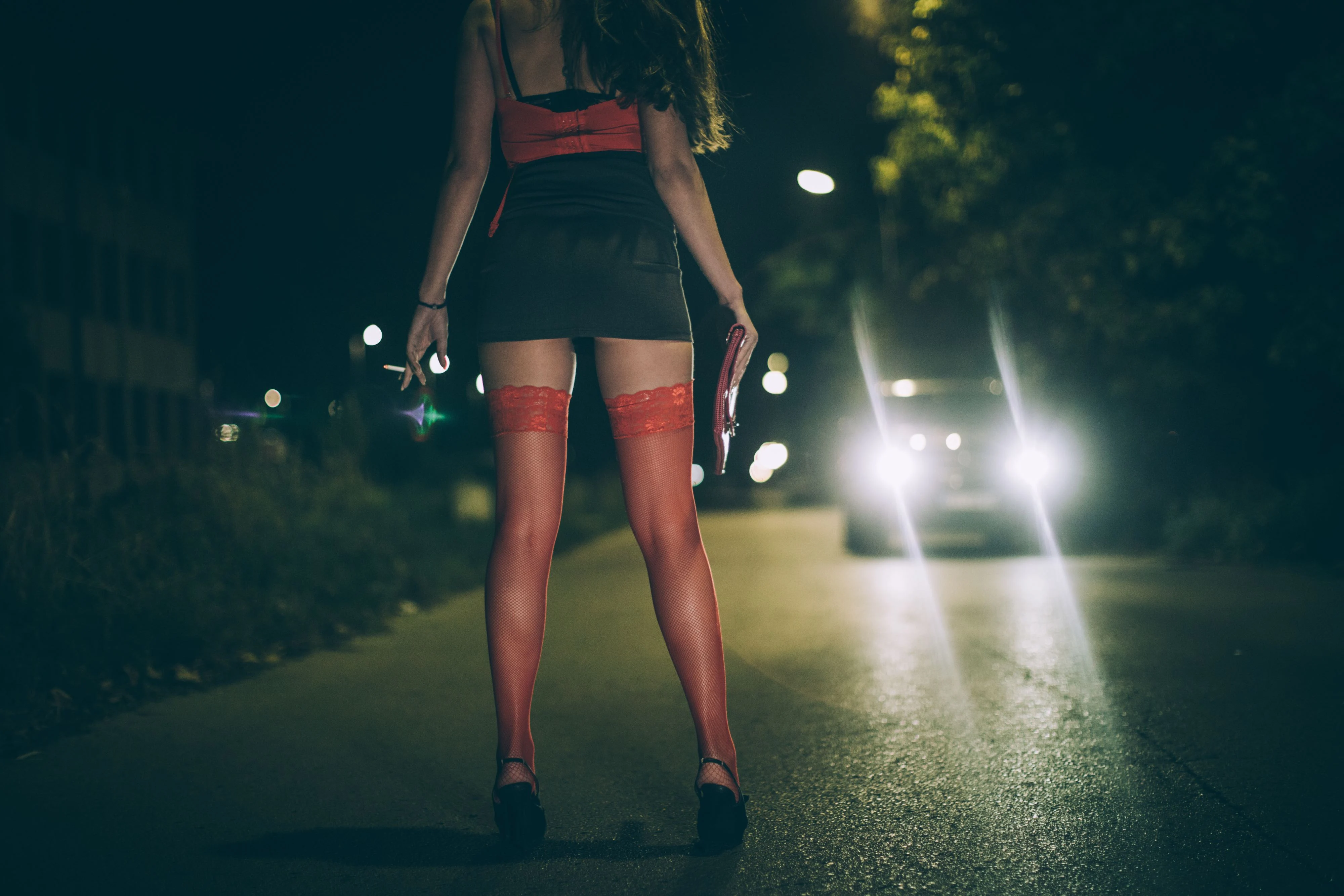 Amenzi record pentru prostituție în Arad. Prostituatele nu plătesc și nici nu prestază muncă în folosul comunității. Care e cea mai mare datorie