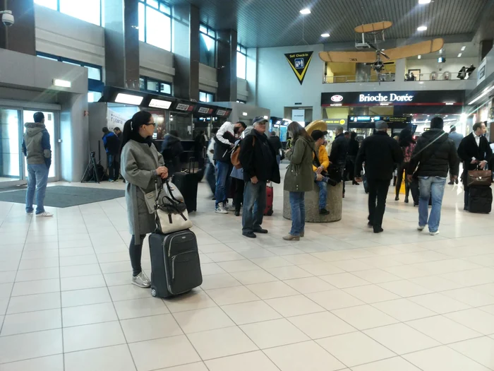 Pasagerii care ar fi trebuit să decoleze spre Bruxelles la ora 16.30 se află deja în aeroport