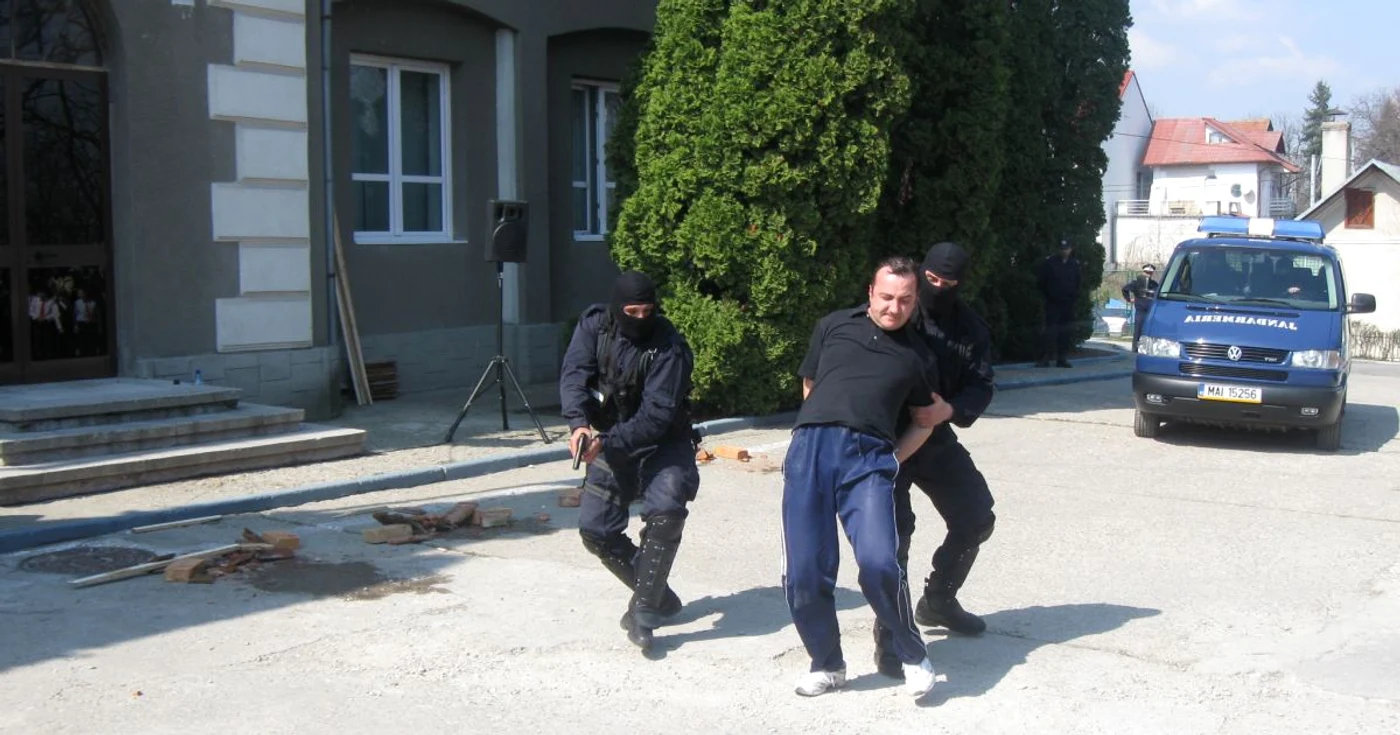 Jandarmii i-ai amendat pe scandalagii (foto arhivă)