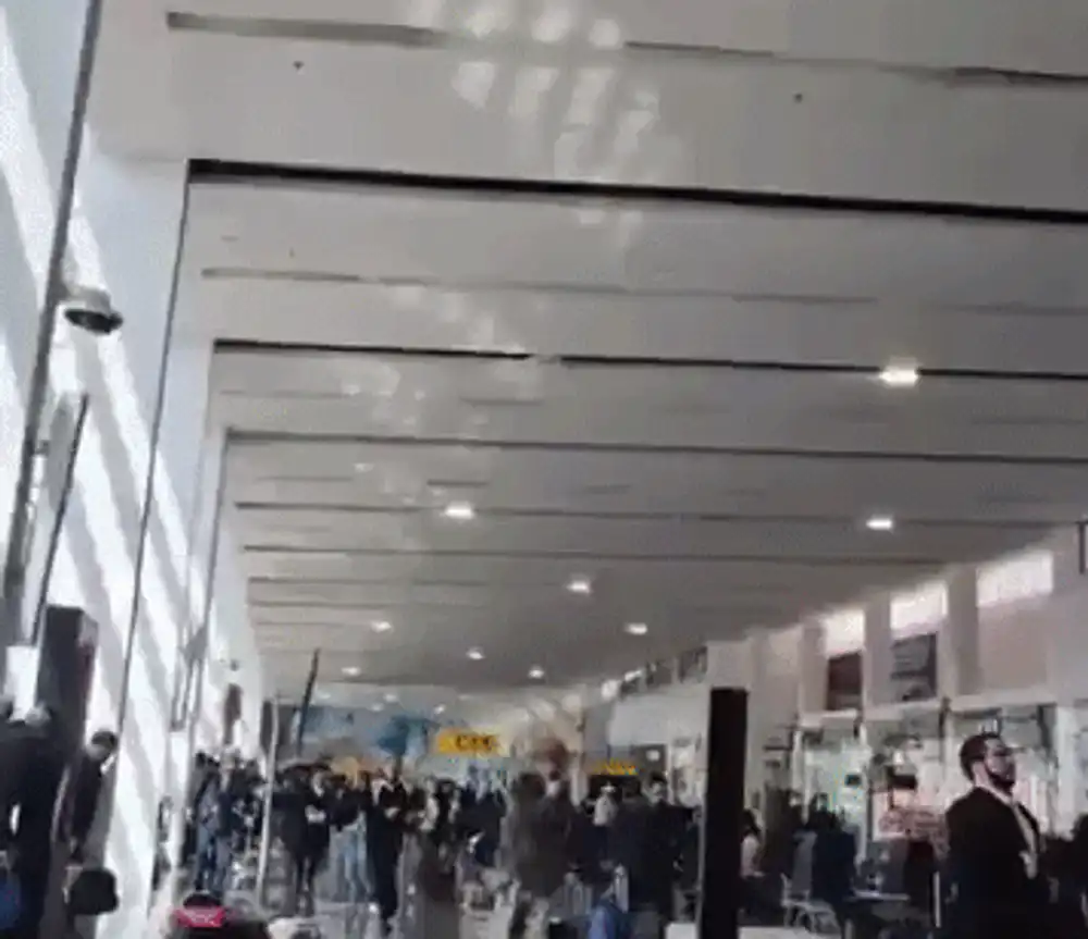 Mexic, în flăcări după uciderea lui „El Mencho”: teroare pe aeroportul Guadalajara și orașe paralizate de violențe