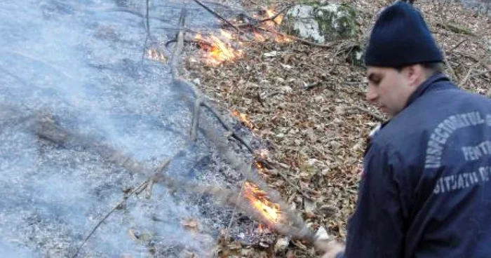 Pompierii s-au luptat mai bine de şapte ore cu flăcările
