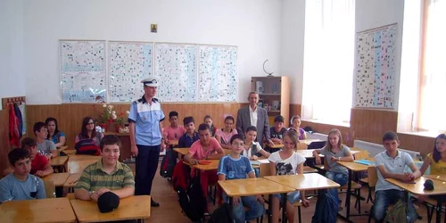 Polițiștii au ținut locul dascălilor