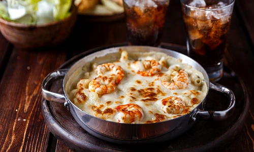 Creveti in sos alb  Sursa foto shutterstock 1680685639 jpg