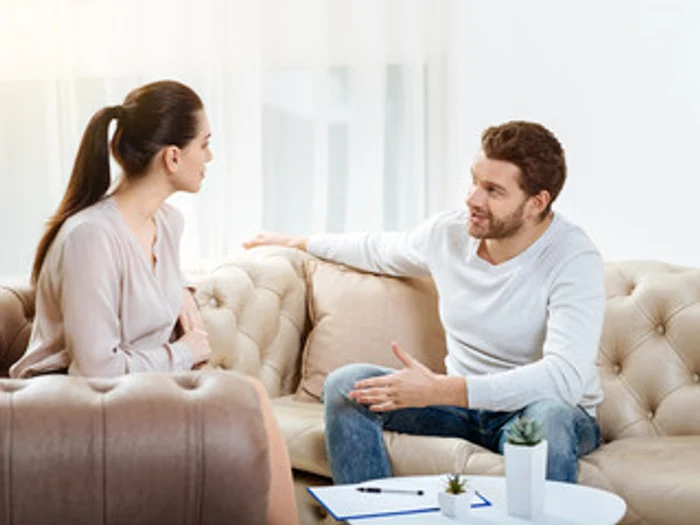 Întâlnim anumite persoane care ne taie respirația sau cu care avem o chimie puternică în spatele căreia părem să nu mai vedem nimicfoto: 123RF