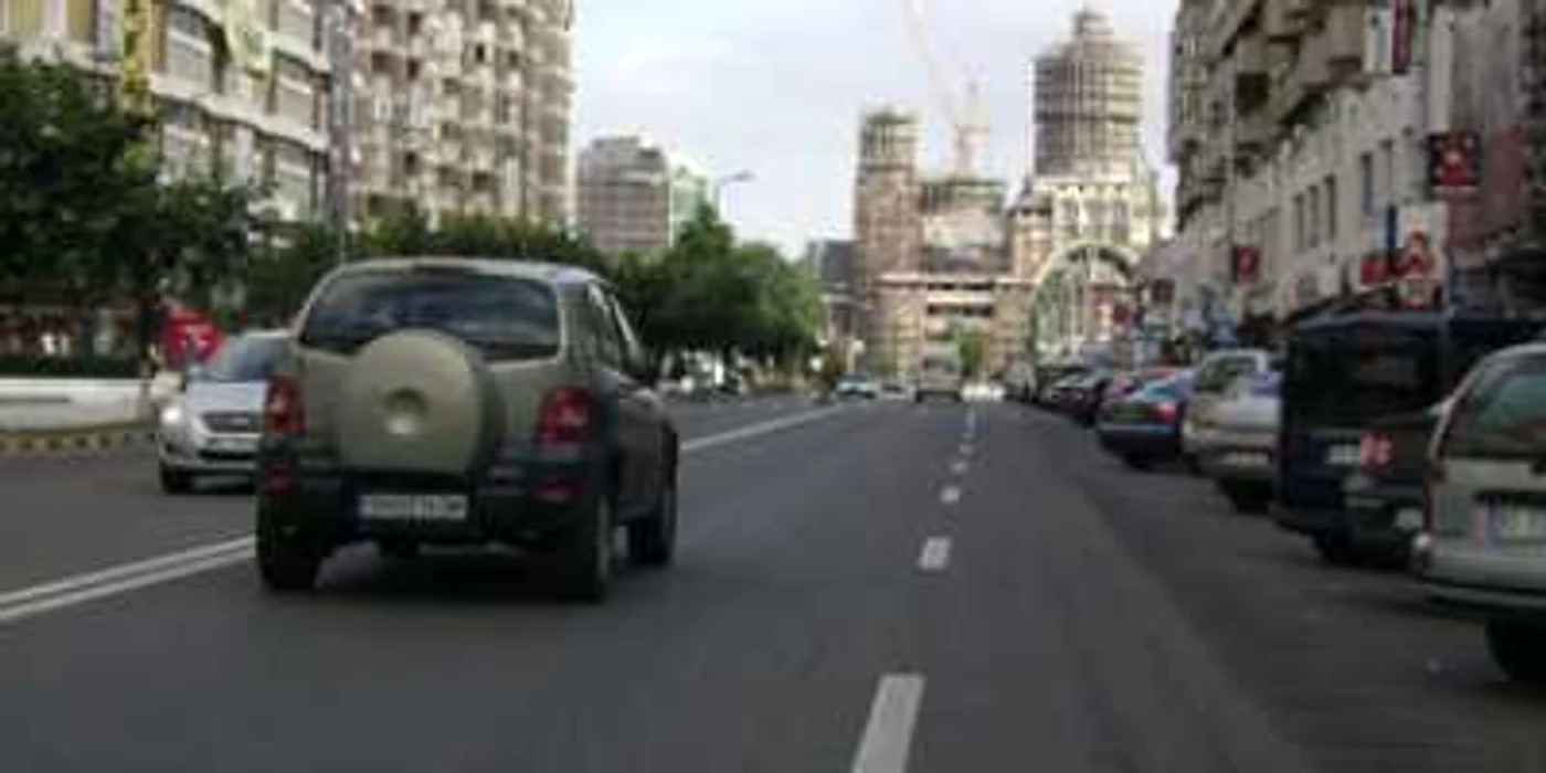 Bacău: „Stranierii“ cu bolizi îi sperie pe băcăuani