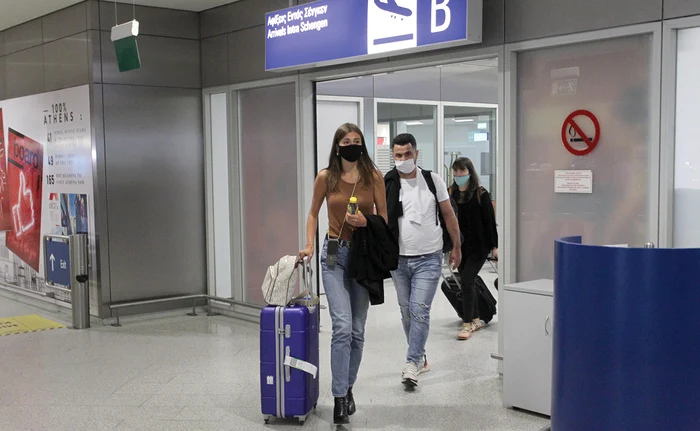 Mulţi turişti au fost testaţi pe aeroportul din HeraklionFoto: Profimedia