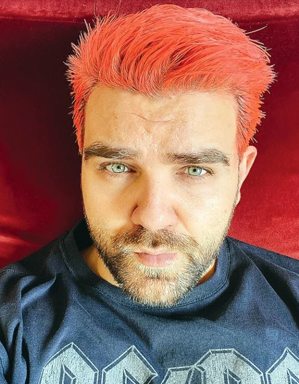 Radu Vlăduţ s-a făcut roşcat