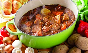 gulas cu carne de porc jpeg