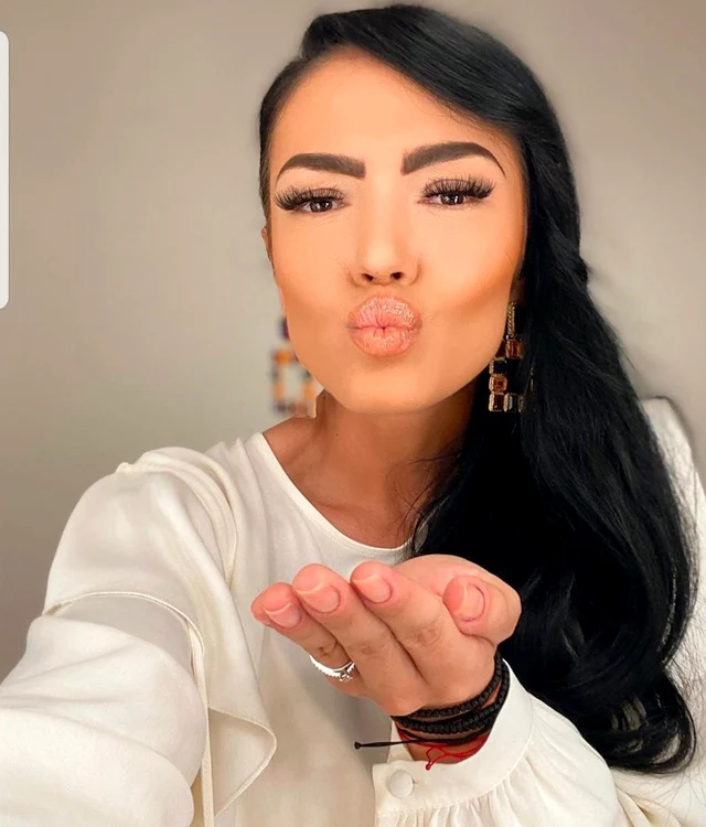 
    Cristina Mihaela  Dorobanțu, frumoasă  ca un fotomodel   
