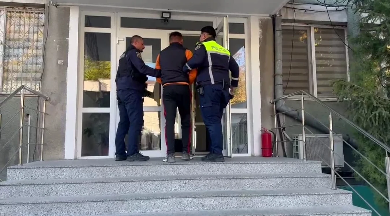 Tânărul care a intrat peste proprietară în casă a fost reținut FOTO: captura video IPJ Olt