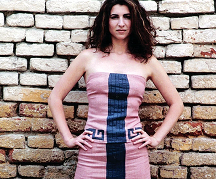 Arad: PORTRET/ Angela Varjasi trăieşte viaţa pe scenă