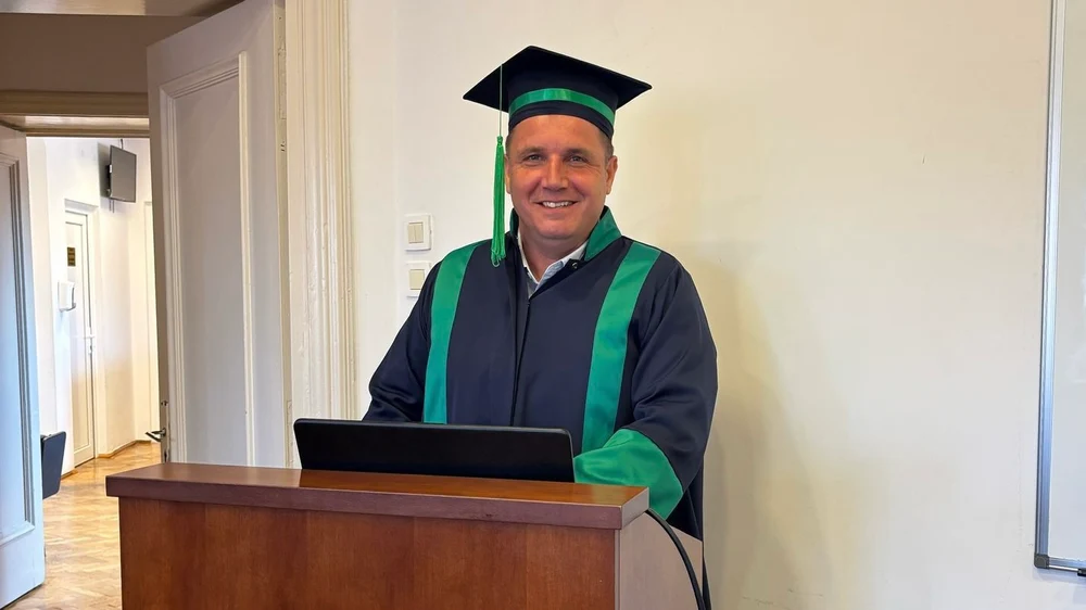 De pe gazonul Champions League, la catedră: fostul jucător al Stelei a devenit profesor universitar