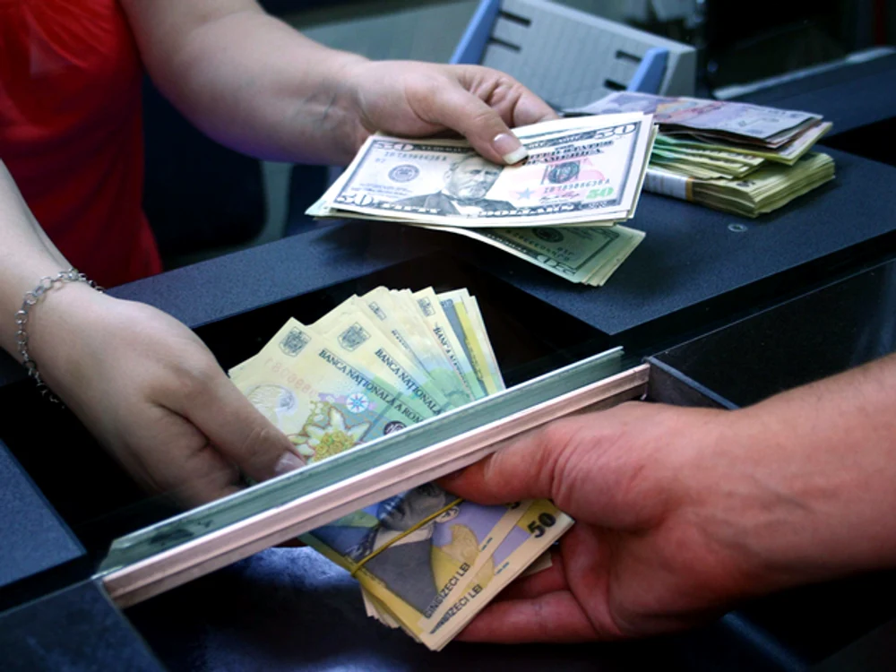 
    Astăzi, 23 ianuarie, un euro se vinde cu peste 4,82 de lei la unele bănci comercialeFOTO: adevarul.ro  