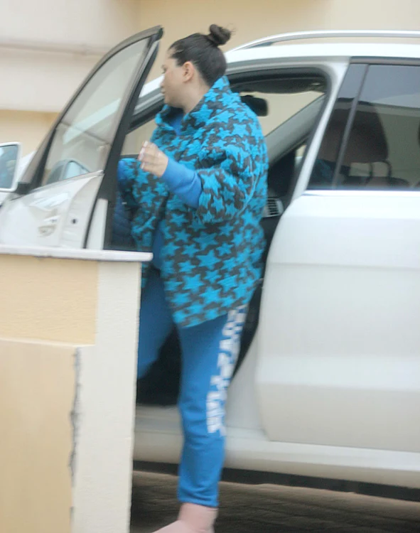 Cea de-a doua sarcină şi-a pus amprenta pe silueta Elenei Băsescu. Mezin fostului preşedinte s-a îngrăşat considerabilFotografii: CAPS