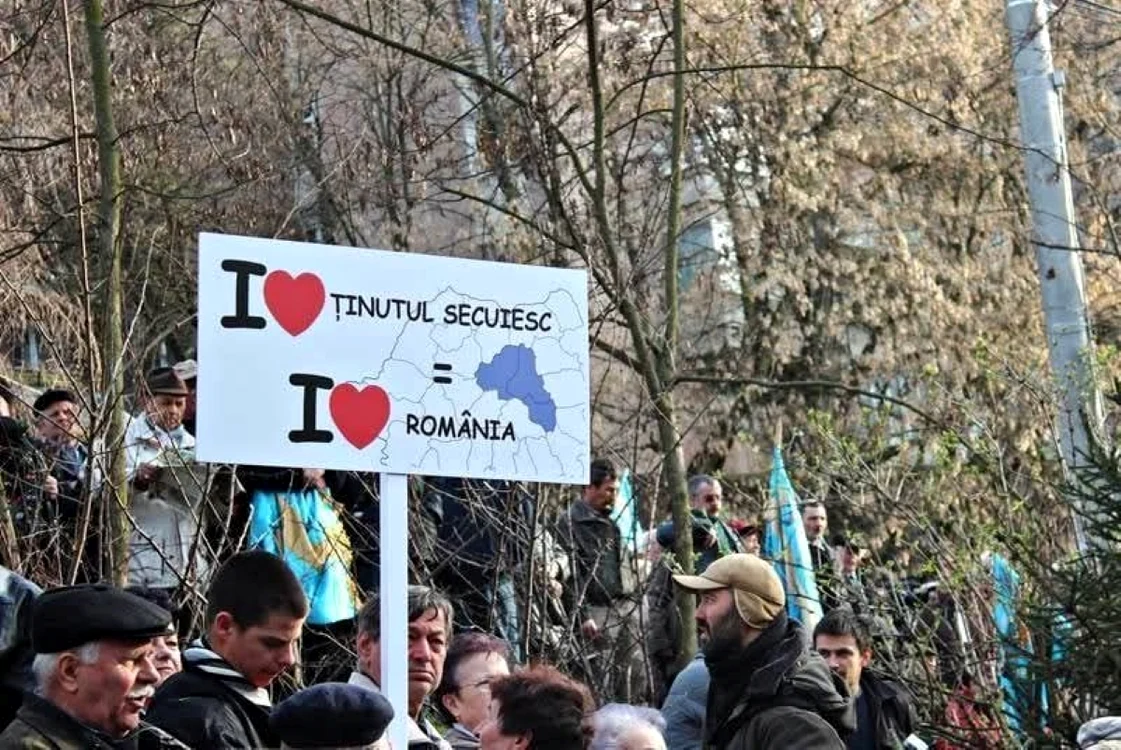 Mesaje la zi anversară. Foto Facebook/Laszlo Balazs