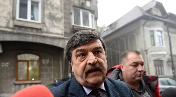 Fostul judecător al CCR, Toni Greblă a intrat optimist la DNA și a ieșit cu cătușe