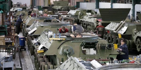 Tancuri si vehicule blindate fabricate la Uralvagonzavod FOTO EPA-EFE