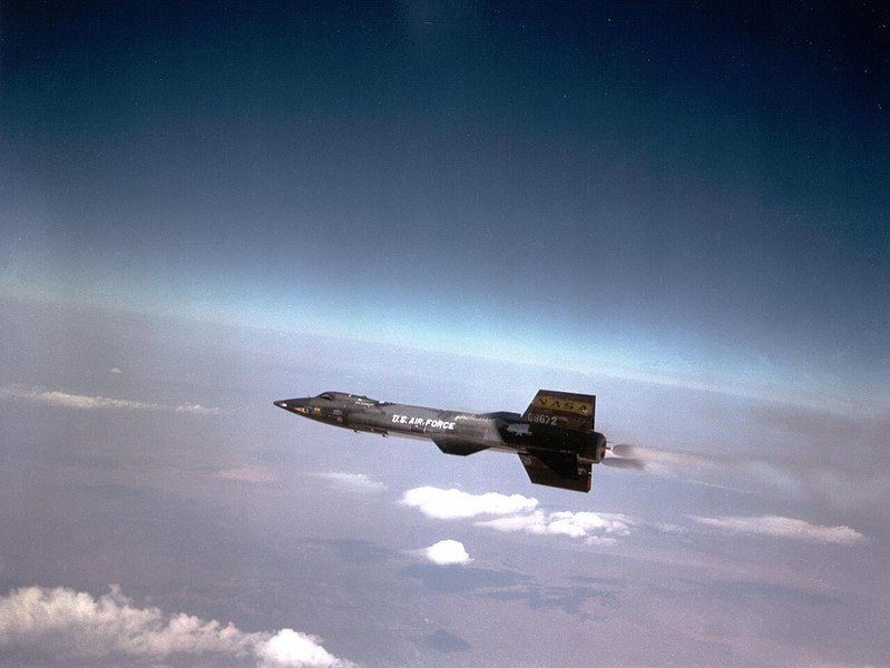 17 septembrie: Primul zbor al North American X-15, avionul mai rapid decât un glonț care a redefinit aviația