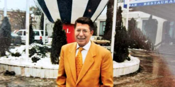 Ospătarul lui Ceauşescu, îmbogăţit post-mortem